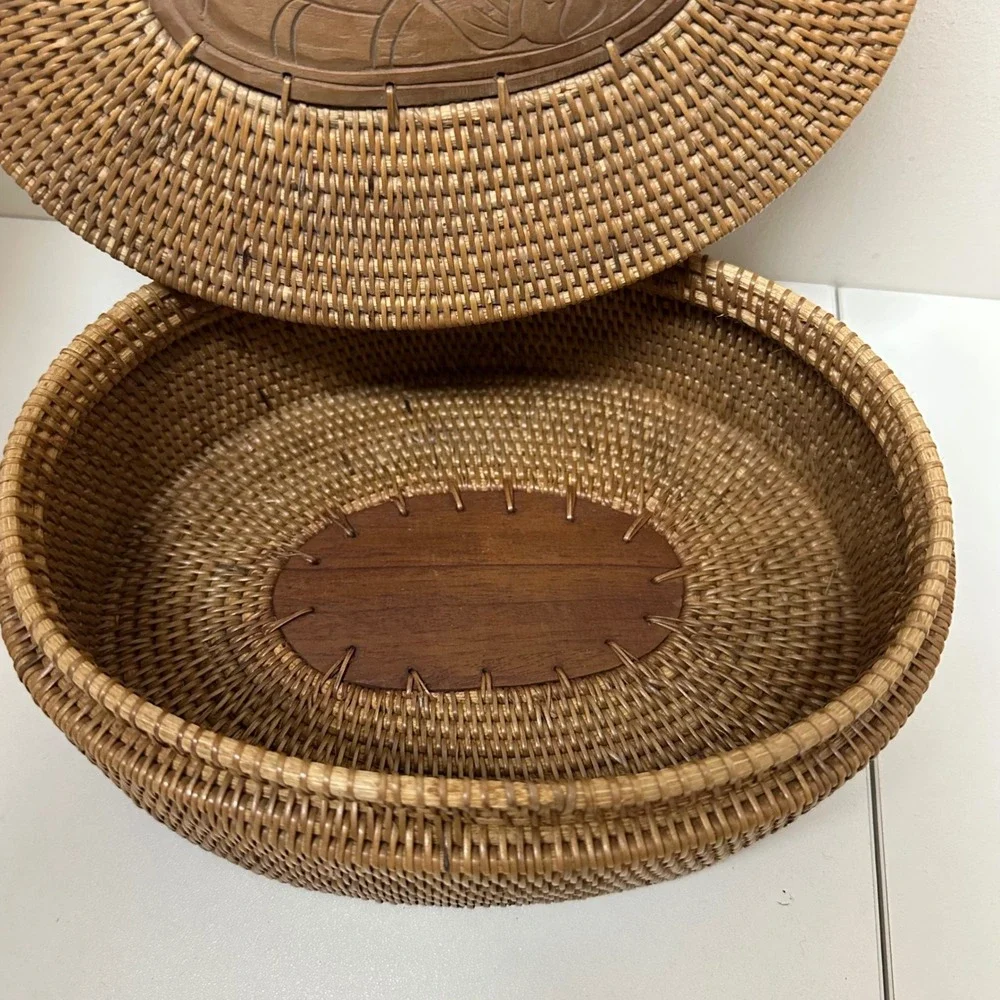 Handwoven Rattan Oval Trinket Basket Box Carved Wood Lid Figure Brown 9.5in